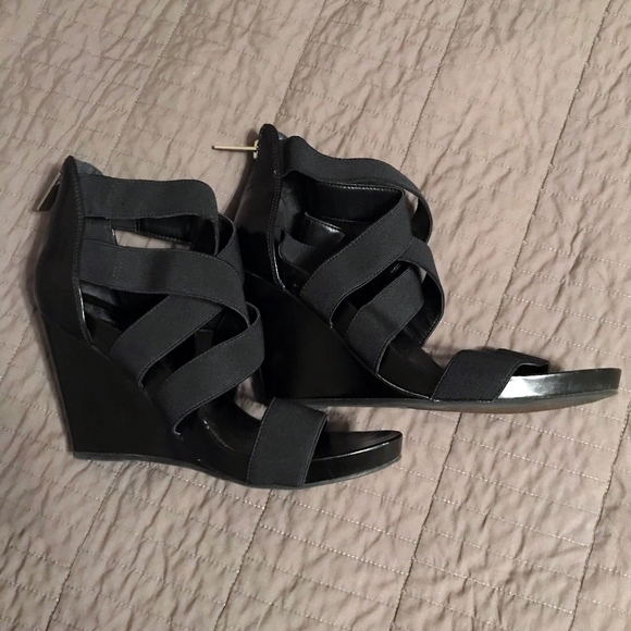 Black heels - Picture 2 of 3